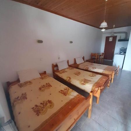Christina Sunny Rooms Loútsa المظهر الخارجي الصورة
