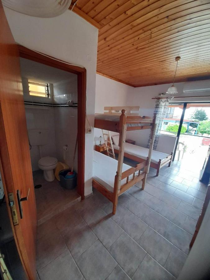 Christina Sunny Rooms Loútsa المظهر الخارجي الصورة