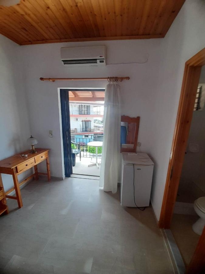 Christina Sunny Rooms Loútsa المظهر الخارجي الصورة