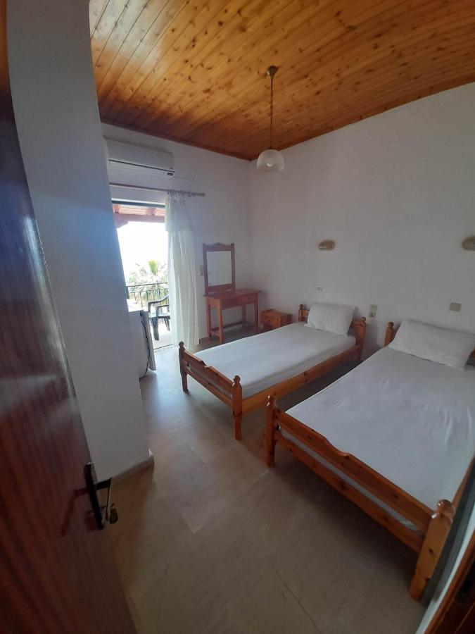 Christina Sunny Rooms Loútsa المظهر الخارجي الصورة