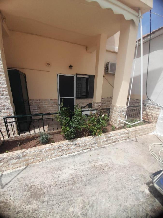 Christina Sunny Rooms Loútsa المظهر الخارجي الصورة