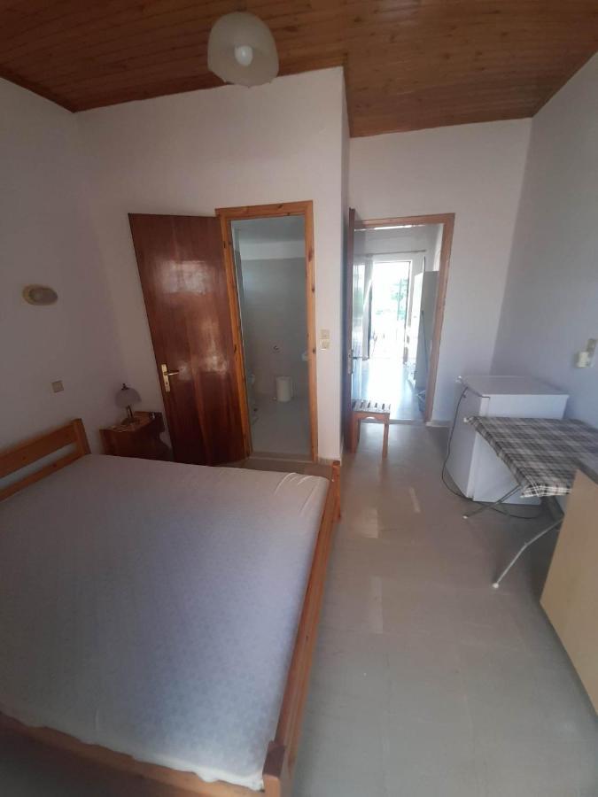 Christina Sunny Rooms Loútsa المظهر الخارجي الصورة