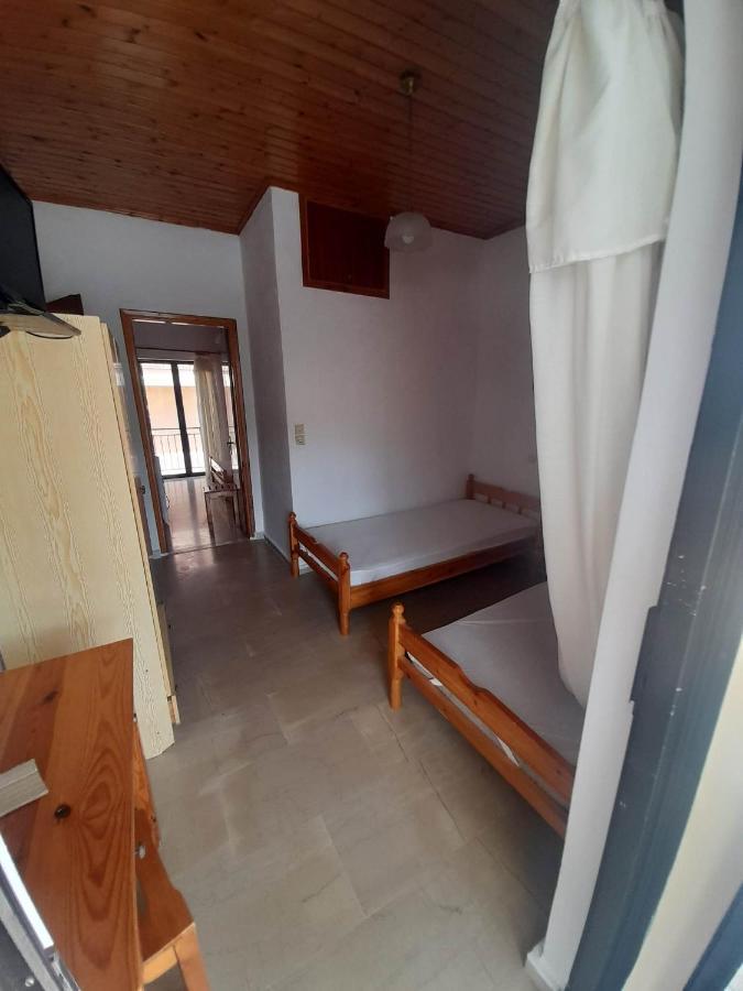 Christina Sunny Rooms Loútsa المظهر الخارجي الصورة