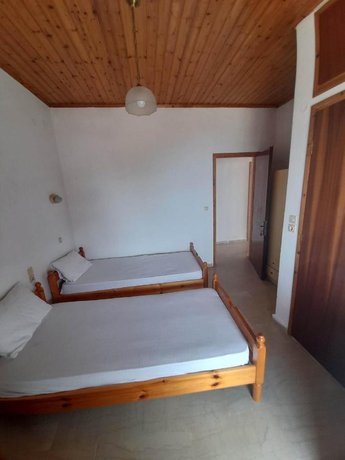Christina Sunny Rooms Loútsa المظهر الخارجي الصورة