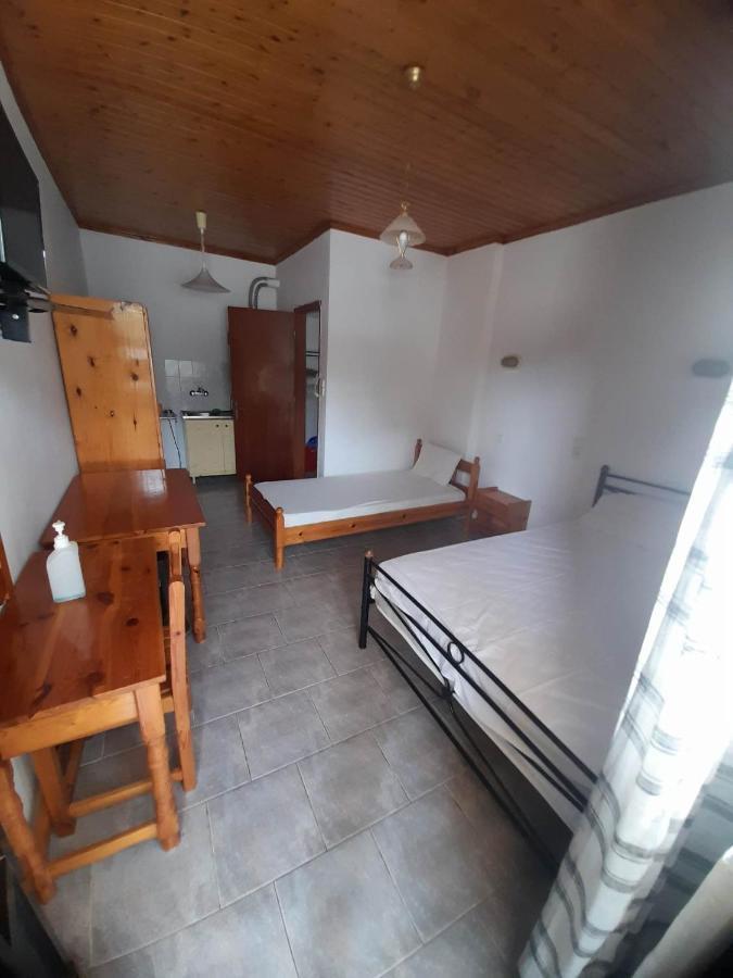 Christina Sunny Rooms Loútsa المظهر الخارجي الصورة