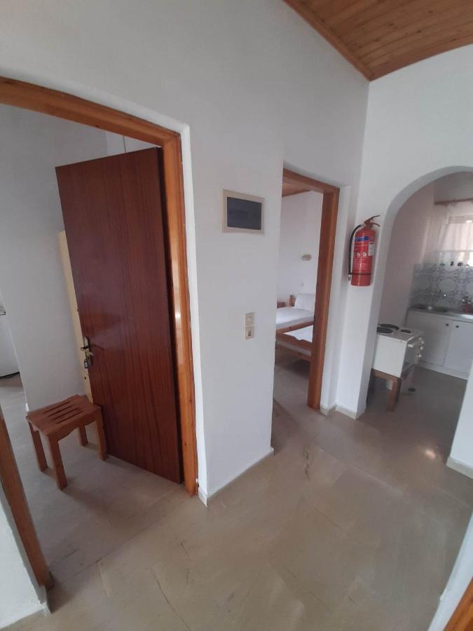Christina Sunny Rooms Loútsa المظهر الخارجي الصورة