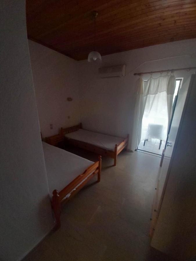 Christina Sunny Rooms Loútsa المظهر الخارجي الصورة